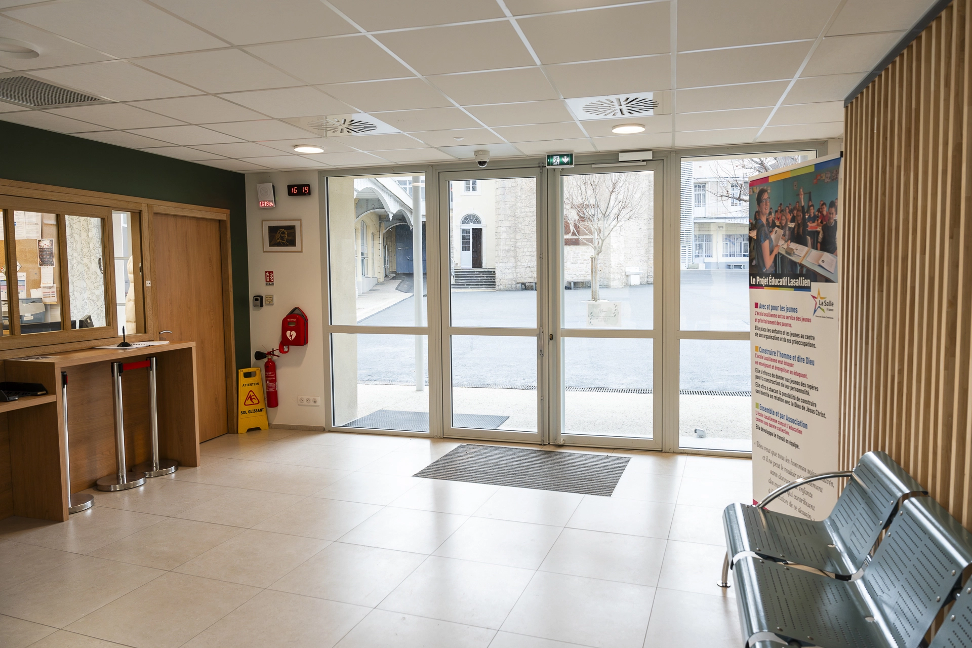 Hall d'accueil et secrétariat du Collège Pic La Salle Béziers, pour les démarches d'inscription