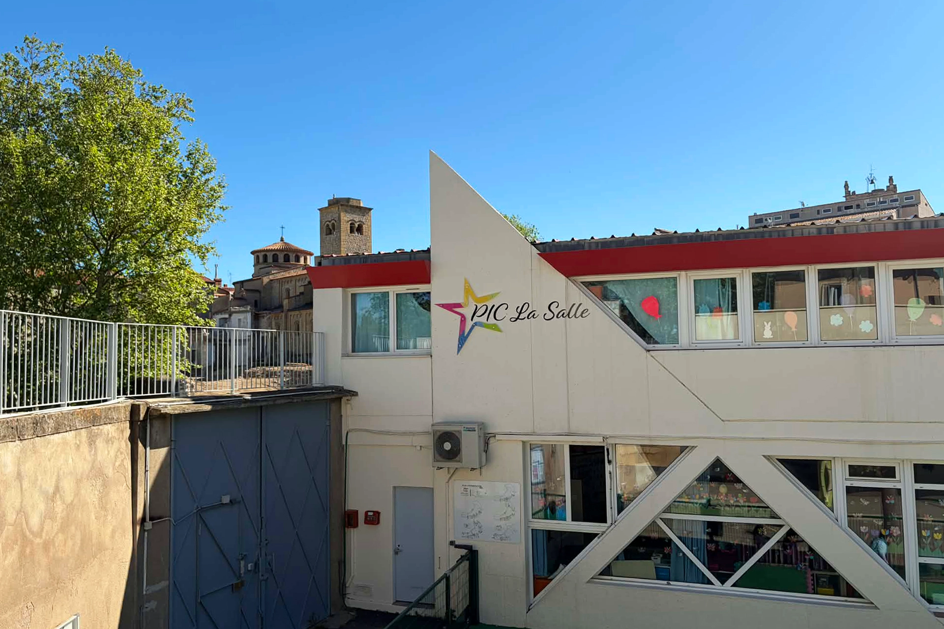 Façade de l'école maternelle Pic La Salle Béziers, au cœur de la ville