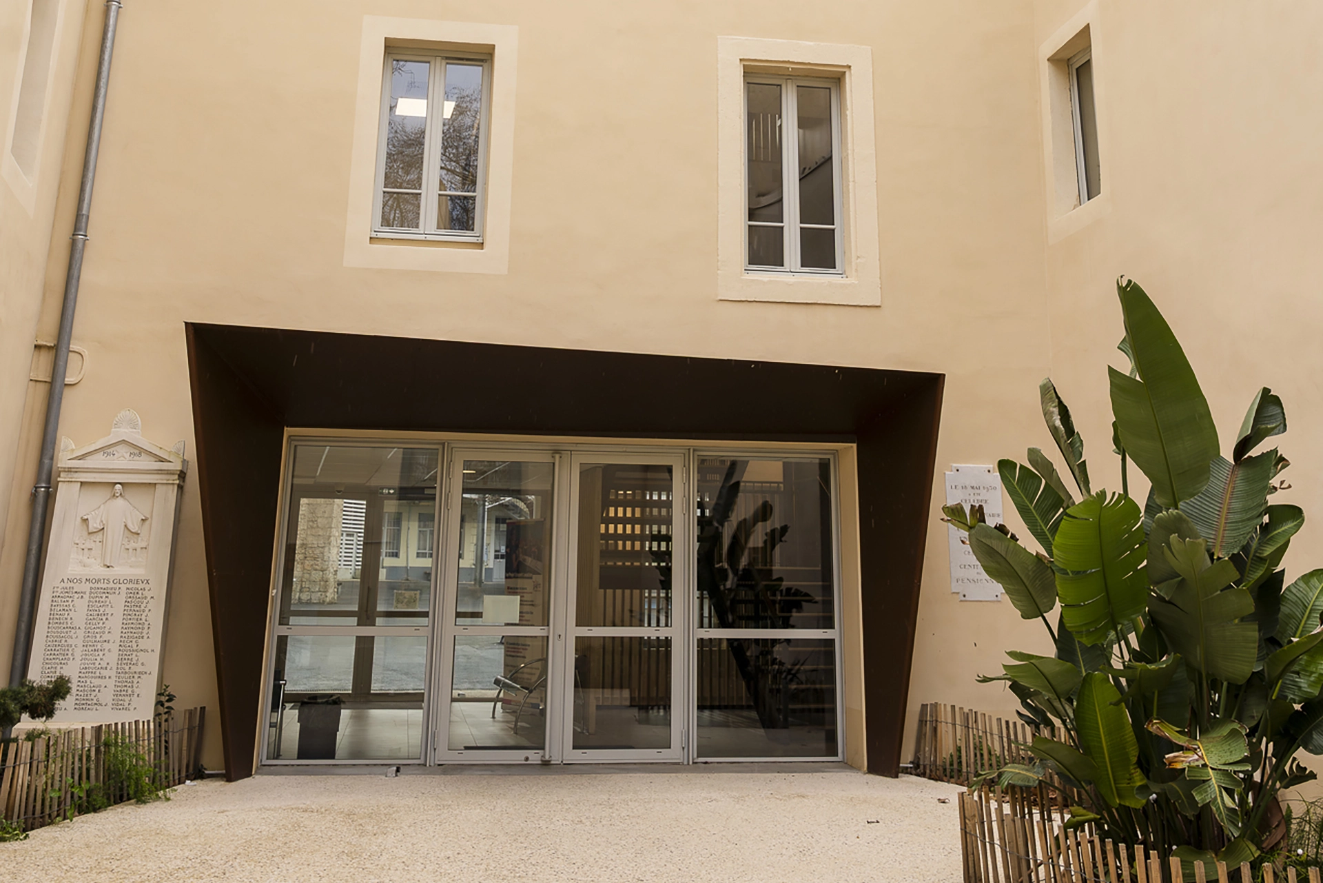 Entrée principale de l'ensemble scolaire Pic La Salle Béziers